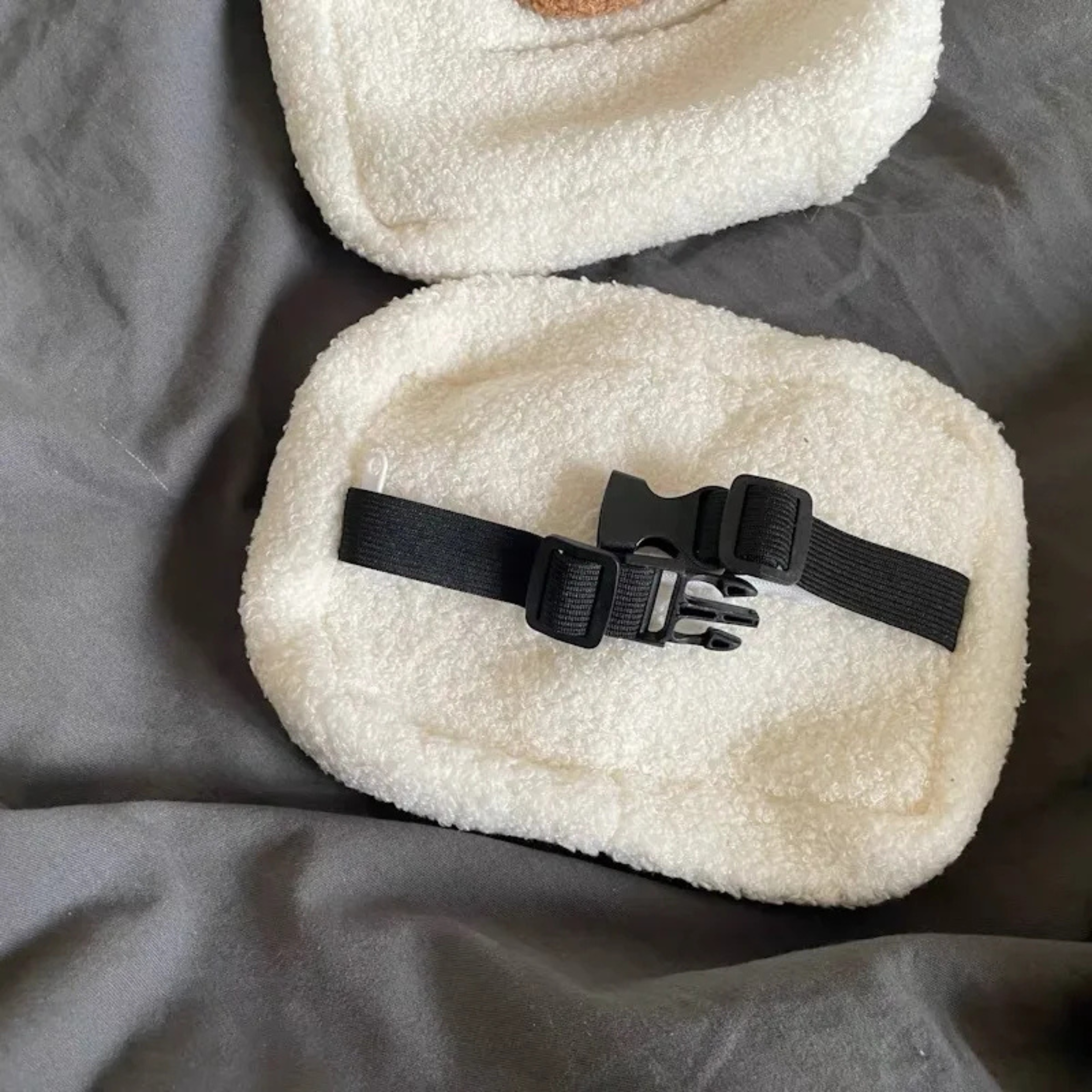 Plush Bear Tissue Holder – On-the-Go Cute Convenience