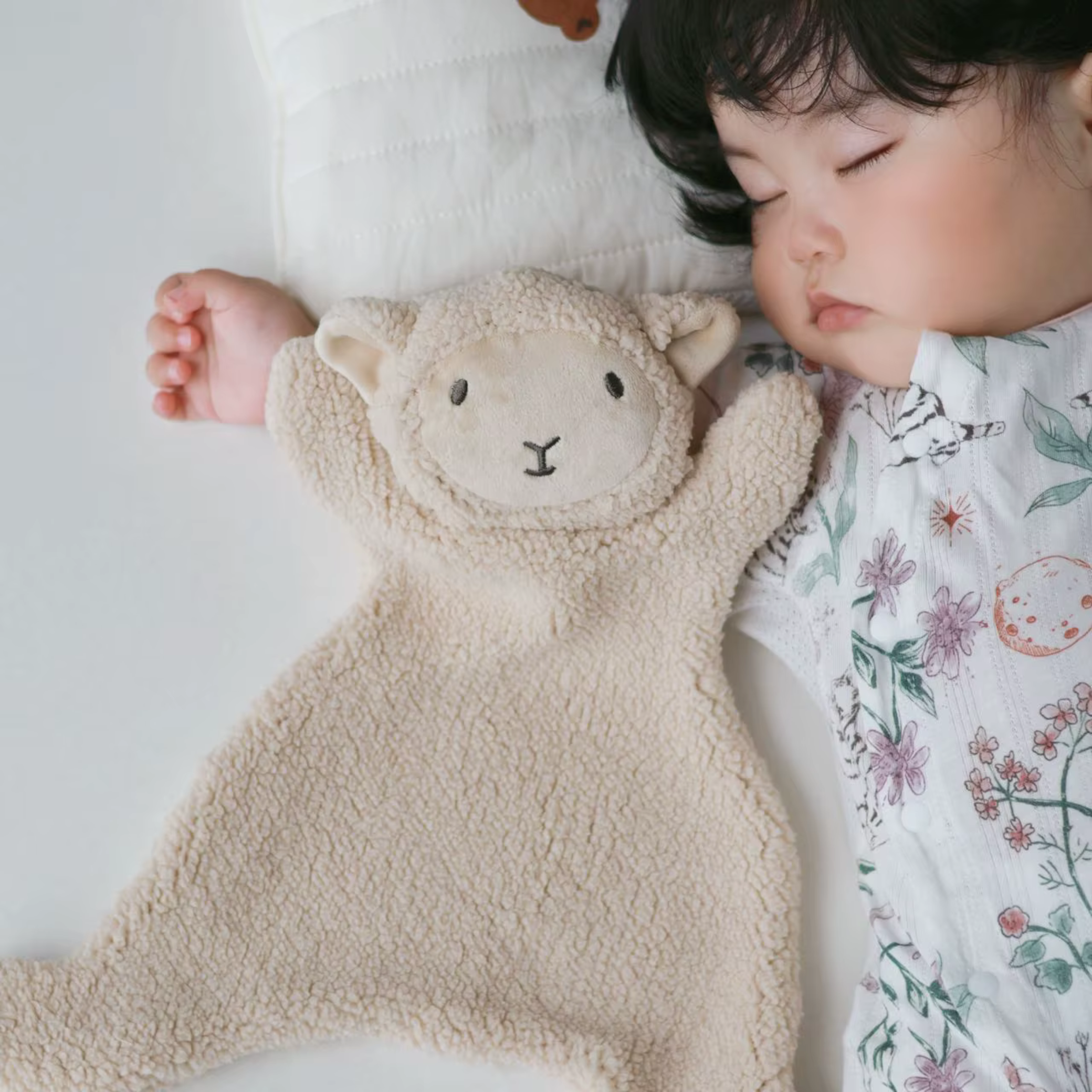 Plush Lamb Security Blanket – Cuddly & Calming